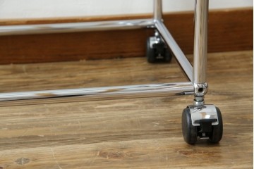 中古　美品　スイス　USMハラー(USM Haller)　ガラス天板　シンプルでスタイリッシュなデザインが魅力のキャスター付きワゴン　定価約12万円相当　(R-084265)