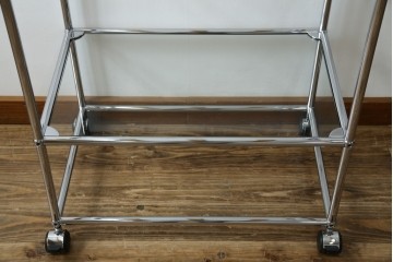 中古　美品　スイス　USMハラー(USM Haller)　ガラス天板　シンプルでスタイリッシュなデザインが魅力のキャスター付きワゴン　定価約12万円相当　(R-084265)