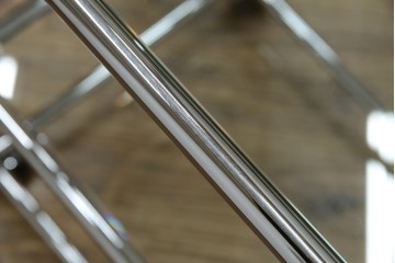 中古　美品　スイス　USMハラー(USM Haller)　ガラス天板　シンプルでスタイリッシュなデザインが魅力のキャスター付きワゴン　定価約12万円相当　(R-084265)