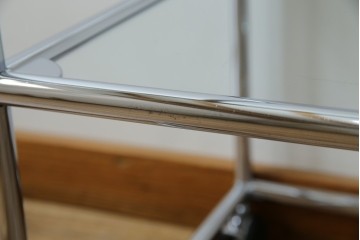 中古　美品　スイス　USMハラー(USM Haller)　ガラス天板　シンプルでスタイリッシュなデザインが魅力のキャスター付きワゴン　定価約12万円相当　(R-084265)