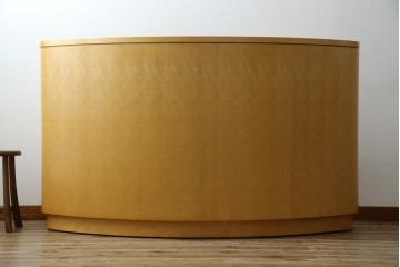 中古　希少な特注品　CONDE HOUSE(カンディハウス)　ビーチ材　図書室の両面使いラウンドカウンターテーブル　製作費約90万円相当　(R-084266)