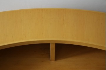 中古　希少な特注品　CONDE HOUSE(カンディハウス)　ビーチ材　図書室の両面使いラウンドカウンターテーブル　製作費約90万円相当　(R-084266)