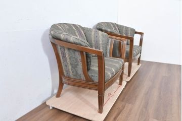 中古　美品　maruni(マルニ木工)　地中海ロイヤルシリーズ(ROYAL)　シャルル　優雅な曲線美と重厚感漂うアームチェア2脚セット(1Pソファ、1人掛けソファ、一人掛けソファ、アームチェア、バラ売り可能)(定価2脚で約60万円)(R-084267)