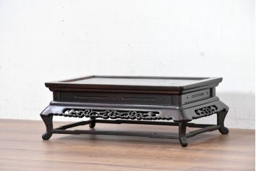 和製ビンテージ　美品‼　国産職人手作り品　総紫檀(シタン)材　落ち着きのある上品さを醸し出す彫刻入りの花台(唐木、飾り台、平台、ディスプレイ台、ヴィンテージ)(R-084269)