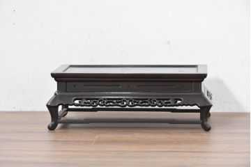 和製ビンテージ　美品‼　国産職人手作り品　総紫檀(シタン)材　落ち着きのある上品さを醸し出す彫刻入りの花台(唐木、飾り台、平台、ディスプレイ台、ヴィンテージ)(R-084269)