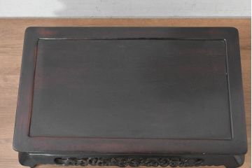 和製ビンテージ　美品‼　国産職人手作り品　総紫檀(シタン)材　落ち着きのある上品さを醸し出す彫刻入りの花台(唐木、飾り台、平台、ディスプレイ台、ヴィンテージ)(R-084269)