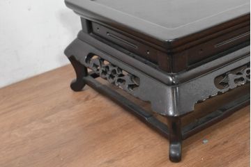 和製ビンテージ　美品‼　国産職人手作り品　総紫檀(シタン)材　落ち着きのある上品さを醸し出す彫刻入りの花台(唐木、飾り台、平台、ディスプレイ台、ヴィンテージ)(R-084269)