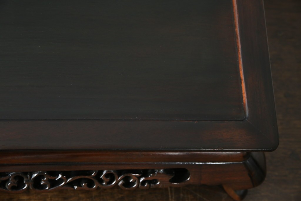 和製ビンテージ　美品!!　国産職人手作り品　総紫檀(シタン)材　落ち着きのある上品さを醸し出す彫刻入りの花台　(R-084269)