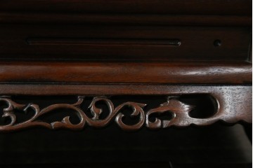 和製ビンテージ　美品!!　国産職人手作り品　総紫檀(シタン)材　落ち着きのある上品さを醸し出す彫刻入りの花台　(R-084269)