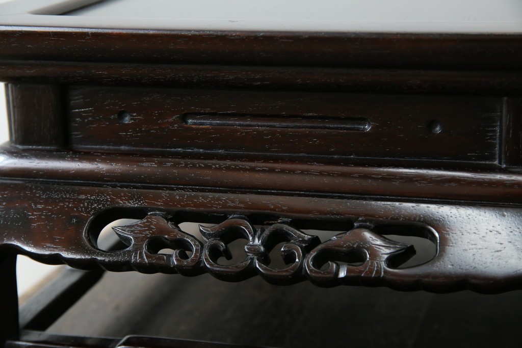 和製ビンテージ　美品!!　国産職人手作り品　総紫檀(シタン)材　落ち着きのある上品さを醸し出す彫刻入りの花台　(R-084269)