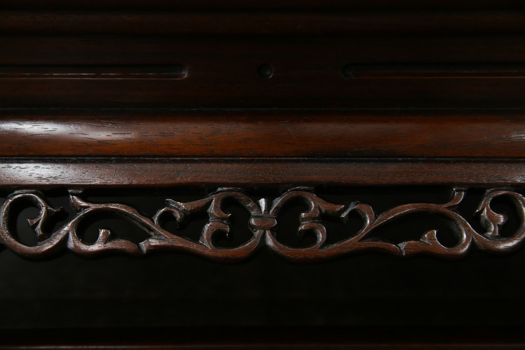 和製ビンテージ　美品!!　国産職人手作り品　総紫檀(シタン)材　落ち着きのある上品さを醸し出す彫刻入りの花台　(R-084269)