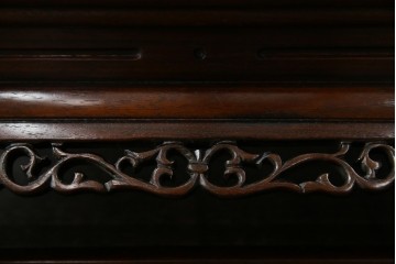 和製ビンテージ　美品!!　国産職人手作り品　総紫檀(シタン)材　落ち着きのある上品さを醸し出す彫刻入りの花台　(R-084269)