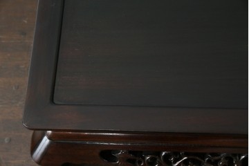 和製ビンテージ　美品!!　国産職人手作り品　総紫檀(シタン)材　落ち着きのある上品さを醸し出す彫刻入りの花台　(R-084269)