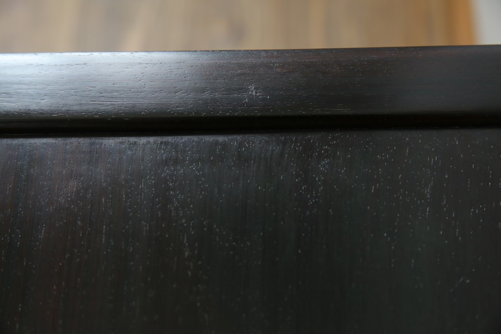 和製ビンテージ　美品!!　国産職人手作り品　総紫檀(シタン)材　落ち着きのある上品さを醸し出す彫刻入りの花台　(R-084269)