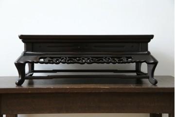 和製ビンテージ　美品!!　国産職人手作り品　総紫檀(シタン)材　落ち着きのある上品さを醸し出す彫刻入りの花台　(R-084269)