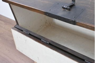 アジアンアンティーク　松材　金具が重厚な存在感を放つ!趣深い佇まいのバンダチ(バンダジ、半閉櫃、李朝家具、李朝タンス、収納箪笥)(R-084271)
