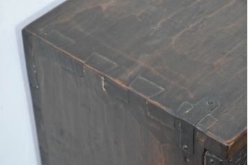 アジアンアンティーク　松材　金具が重厚な存在感を放つ!趣深い佇まいのバンダチ(バンダジ、半閉櫃、李朝家具、李朝タンス、収納箪笥)(R-084271)