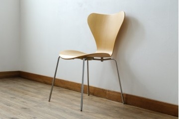 中古　美品　FRITZ HANSEN(フリッツ・ハンセン)　SERIES 7(セブンチェア)　ビーチ材　北欧モダンなお部屋におすすめ!シャープな脚がお洒落なダイニングチェア　(R-084272)
