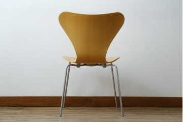 中古　美品　FRITZ HANSEN(フリッツ・ハンセン)　SERIES 7(セブンチェア)　ビーチ材　北欧モダンなお部屋におすすめ!シャープな脚がお洒落なダイニングチェア　(R-084272)