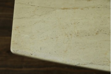 ヨーロッパヴィンテージ　重厚感のある大理石のモダンなローテーブル　(R-084273)