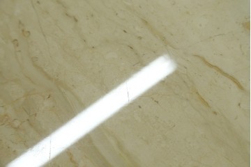 ヨーロッパヴィンテージ　重厚感のある大理石のモダンなローテーブル　(R-084273)