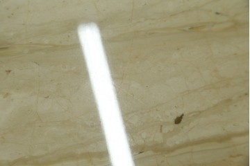 ヨーロッパヴィンテージ　重厚感のある大理石のモダンなローテーブル　(R-084273)