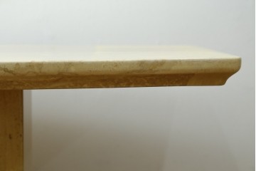 ヨーロッパヴィンテージ　重厚感のある大理石のモダンなローテーブル　(R-084273)