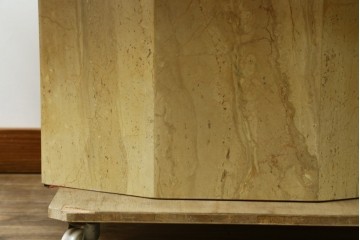 ヨーロッパヴィンテージ　重厚感のある大理石のモダンなローテーブル　(R-084273)