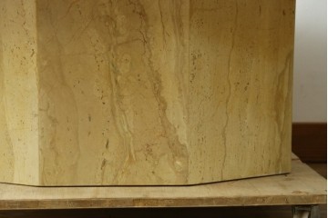 ヨーロッパヴィンテージ　重厚感のある大理石のモダンなローテーブル　(R-084273)
