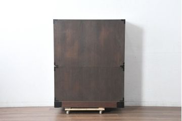 中古　美品　民芸家具　高級品!!　欅(ケヤキ)材　内部桐(キリ)材　蝶の図手打ち金具　伝統技術が息づく漆塗りの米沢箪笥(重ね箪笥、和タンス、収納箪笥、バラ売り可能)(R-084275)