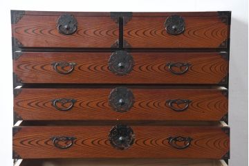 中古　美品　民芸家具　高級品!!　欅(ケヤキ)材　内部桐(キリ)材　蝶の図手打ち金具　伝統技術が息づく漆塗りの米沢箪笥(重ね箪笥、和タンス、収納箪笥、バラ売り可能)(R-084275)