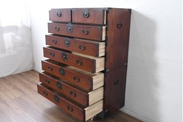 中古　美品　民芸家具　高級品!!　欅(ケヤキ)材　内部桐(キリ)材　蝶の図手打ち金具　伝統技術が息づく漆塗りの米沢箪笥(重ね箪笥、和タンス、収納箪笥、バラ売り可能)(R-084275)