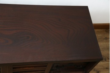 中古　希少デザイン　くっきりとした杢目が魅力的!職人技が光る金具付き民芸箪笥ローボード　(R-084278)