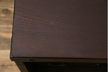 中古　希少デザイン　くっきりとした杢目が魅力的!職人技が光る金具付き民芸箪笥ローボード　(R-084278)