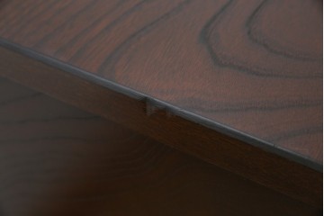 中古　希少デザイン　くっきりとした杢目が魅力的!職人技が光る金具付き民芸箪笥ローボード　(R-084278)
