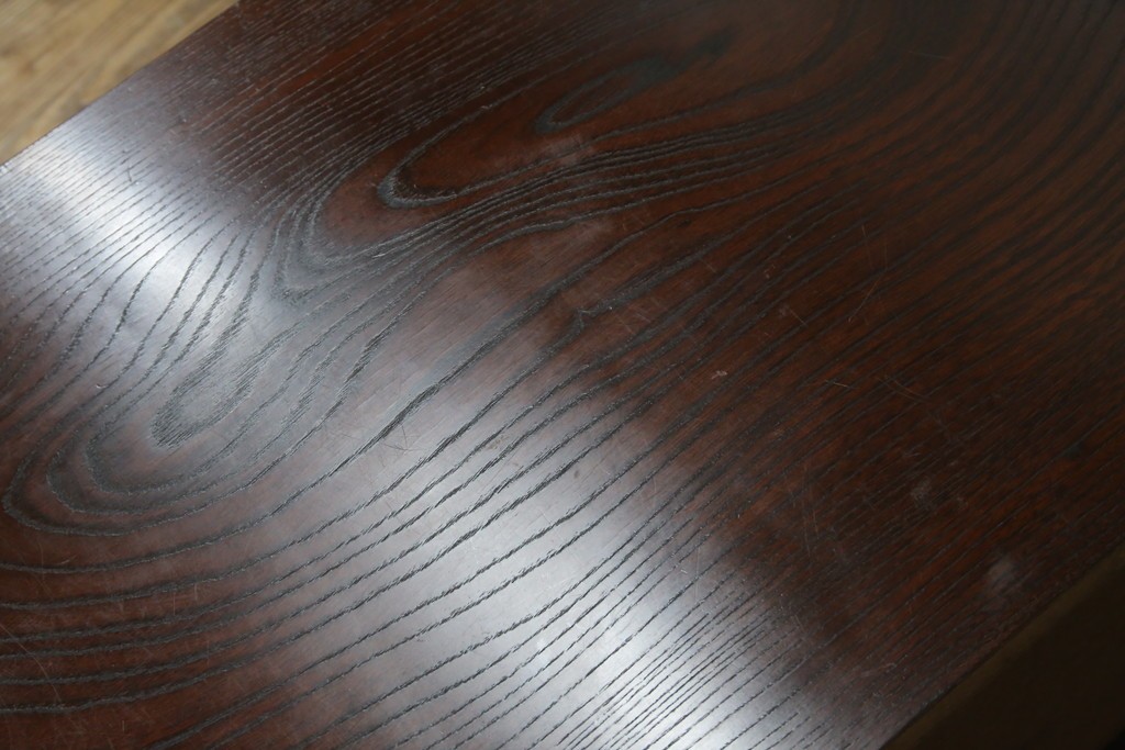 中古　希少デザイン　くっきりとした杢目が魅力的!職人技が光る金具付き民芸箪笥ローボード　(R-084278)