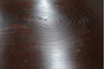 中古　希少デザイン　くっきりとした杢目が魅力的!職人技が光る金具付き民芸箪笥ローボード　(R-084278)