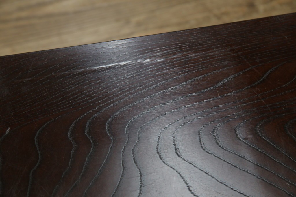 中古　希少デザイン　くっきりとした杢目が魅力的!職人技が光る金具付き民芸箪笥ローボード　(R-084278)