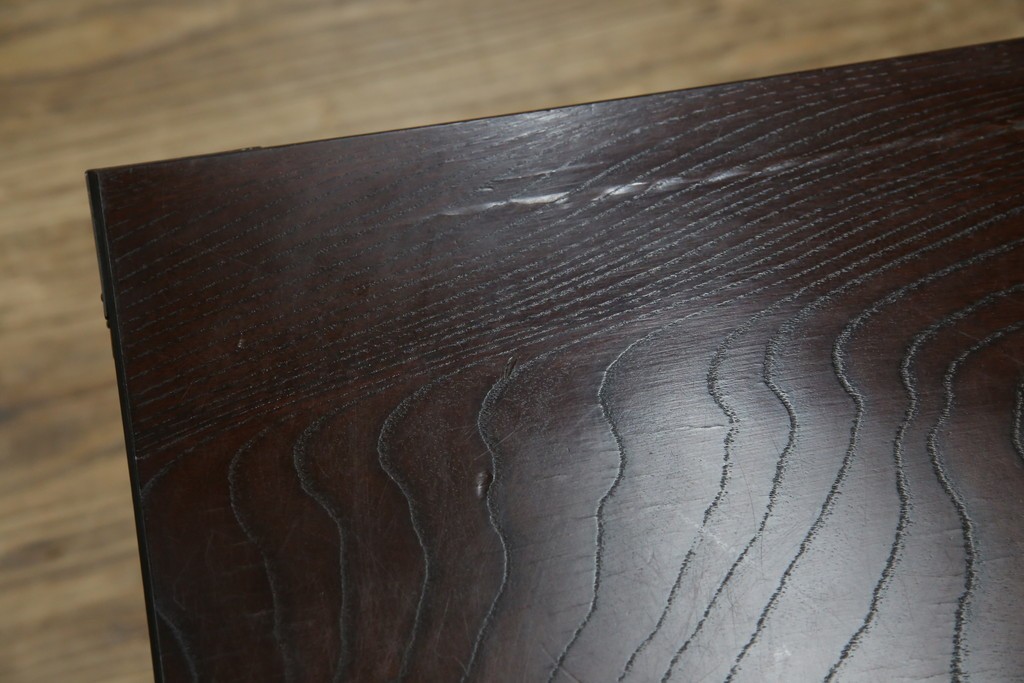 中古　希少デザイン　くっきりとした杢目が魅力的!職人技が光る金具付き民芸箪笥ローボード　(R-084278)