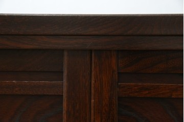 中古　希少デザイン　くっきりとした杢目が魅力的!職人技が光る金具付き民芸箪笥ローボード　(R-084278)