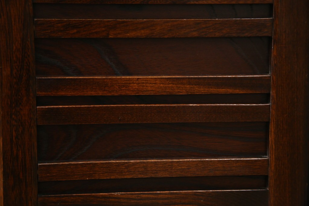 中古　希少デザイン　くっきりとした杢目が魅力的!職人技が光る金具付き民芸箪笥ローボード　(R-084278)