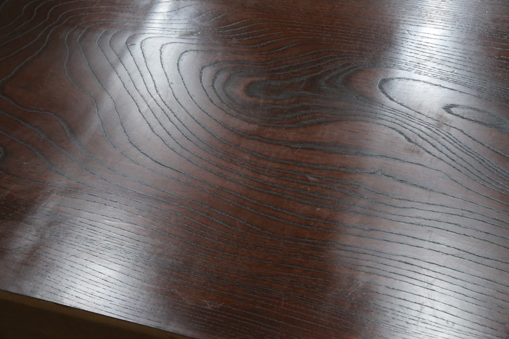 中古　希少デザイン　くっきりとした杢目が魅力的!職人技が光る金具付き民芸箪笥ローボード　(R-084278)