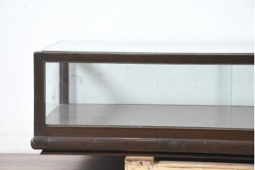 和製ビンテージ　希少デザイン　両面引き出し・両面開き戸付き　木枠　ロータイプで圧迫感のない卓上ガラスケース(Gケース、ショーケース、収納棚、ローボード、飾り棚、陳列棚、店舗什器、ヴィンテージ)(R-084279)