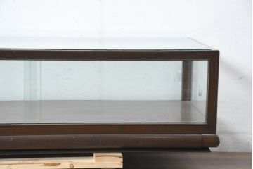 和製ビンテージ　希少デザイン　両面引き出し・両面開き戸付き　木枠　ロータイプで圧迫感のない卓上ガラスケース(Gケース、ショーケース、収納棚、ローボード、飾り棚、陳列棚、店舗什器、ヴィンテージ)(R-084279)