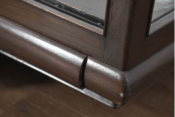和製ビンテージ　希少デザイン　両面引き出し・両面開き戸付き　木枠　ロータイプで圧迫感のない卓上ガラスケース(Gケース、ショーケース、収納棚、ローボード、飾り棚、陳列棚、店舗什器、ヴィンテージ)(R-084279)