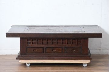 中古　美品　栗材　無垢材　浮造り仕上げ　重厚な佇まいの囲炉裏テーブル(木製火鉢、長火鉢、ローテーブル、センターテーブル、リビングテーブル、座卓)(R-084281)