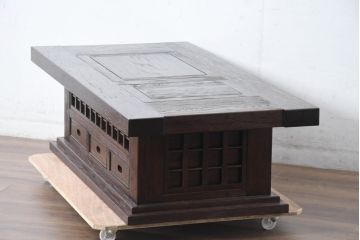 中古　美品　栗材　無垢材　浮造り仕上げ　重厚な佇まいの囲炉裏テーブル(木製火鉢、長火鉢、ローテーブル、センターテーブル、リビングテーブル、座卓)(R-084281)