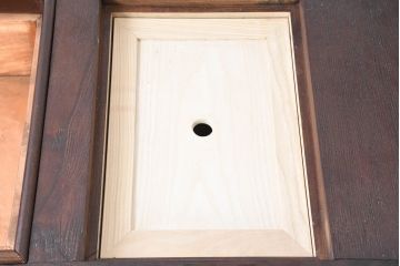 中古　美品　栗材　無垢材　浮造り仕上げ　重厚な佇まいの囲炉裏テーブル(木製火鉢、長火鉢、ローテーブル、センターテーブル、リビングテーブル、座卓)(R-084281)
