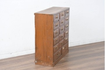 【簡易リペア限定品】　和製アンティーク　引き出し17杯で収納力抜群の小振りなチェスト　(R-084285)