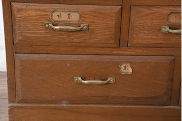 【簡易リペア限定品】　和製アンティーク　引き出し17杯で収納力抜群の小振りなチェスト　(R-084285)